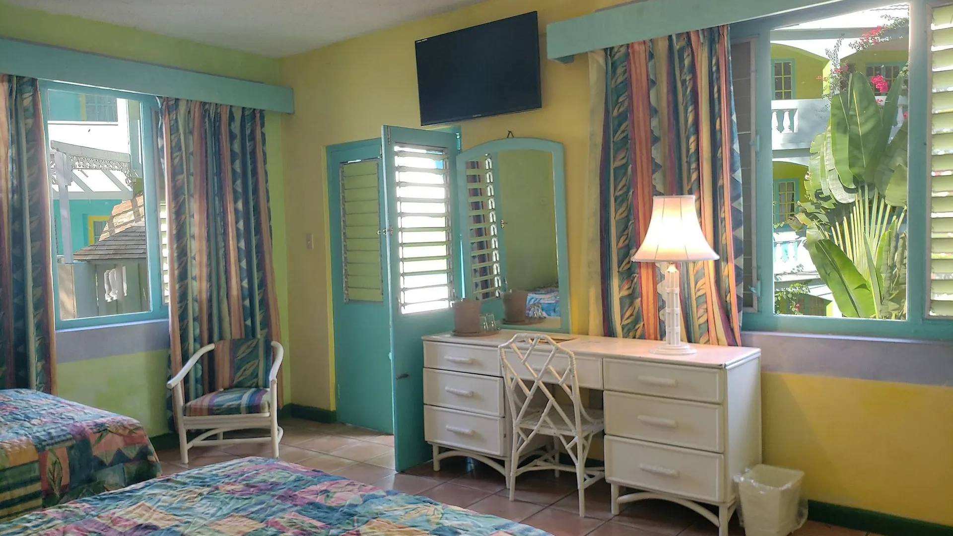 Doctors Cave Beach Hotel Бухта Монтего