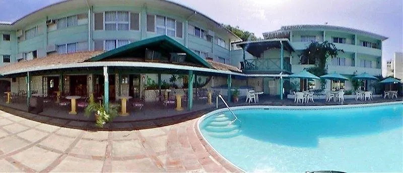 Doctors Cave Beach Hotel Бухта Монтего