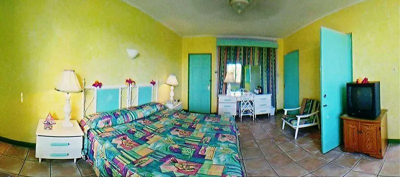 Doctors Cave Beach Hotel Бухта Монтего
