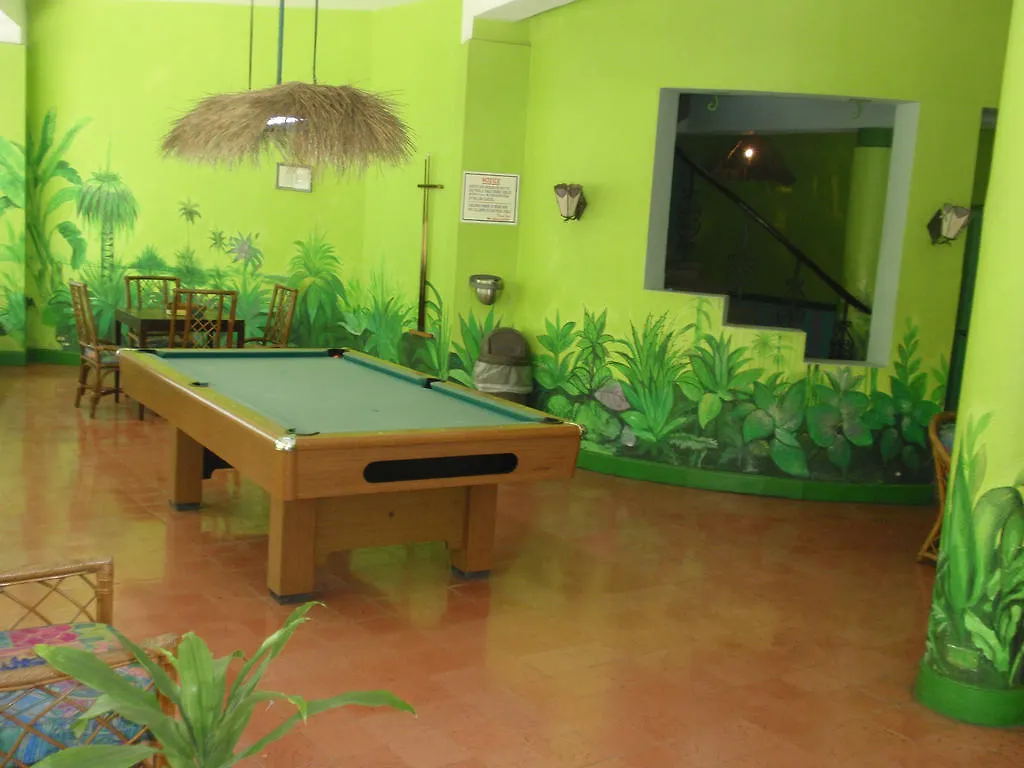 Doctors Cave Beach Hotel Бухта Монтего