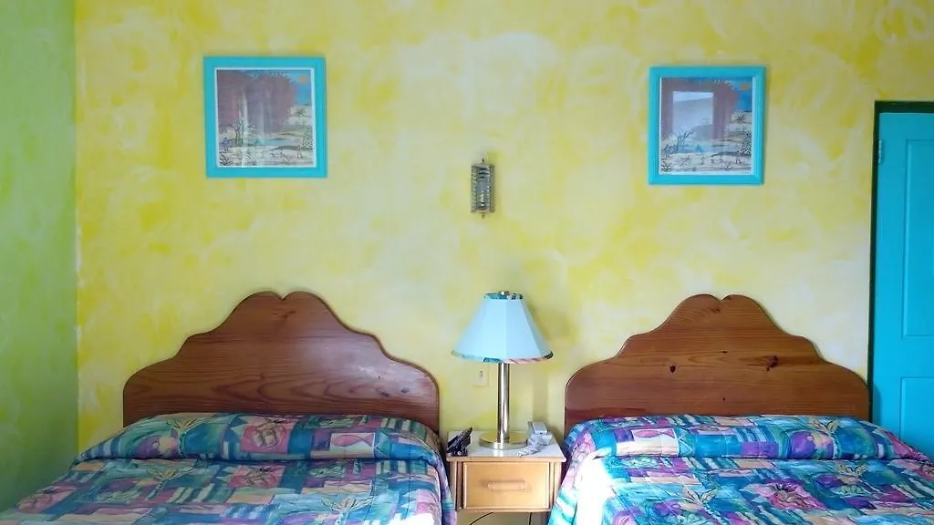 Doctors Cave Beach Hotel Бухта Монтего