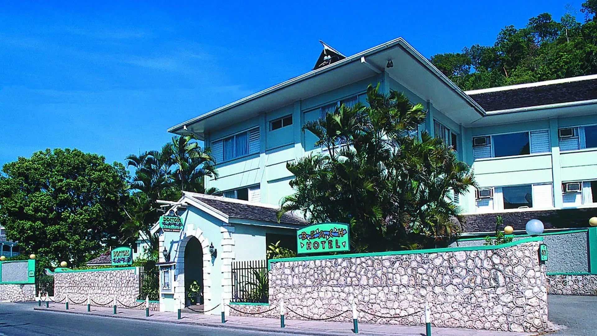 Doctors Cave Beach Hotel Бухта Монтего 3*,